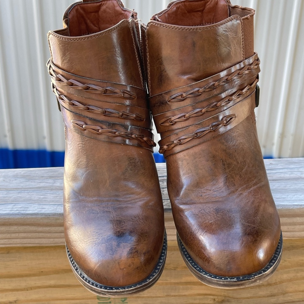 Boutique by Corkys leather ankle boots, good condition